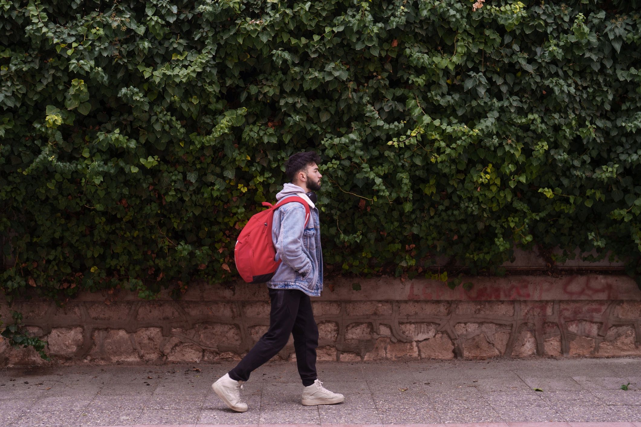 Young man walking in the city in casual streetwear